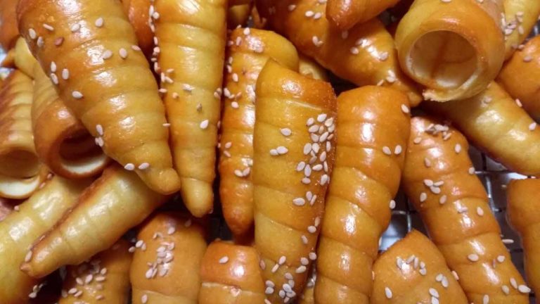 Goldlöckchen mit Spundekäse - Rezepte für den Holzbackofen Goldlöckchen mit Spundekäse - Rezepte für den Holzbackofen