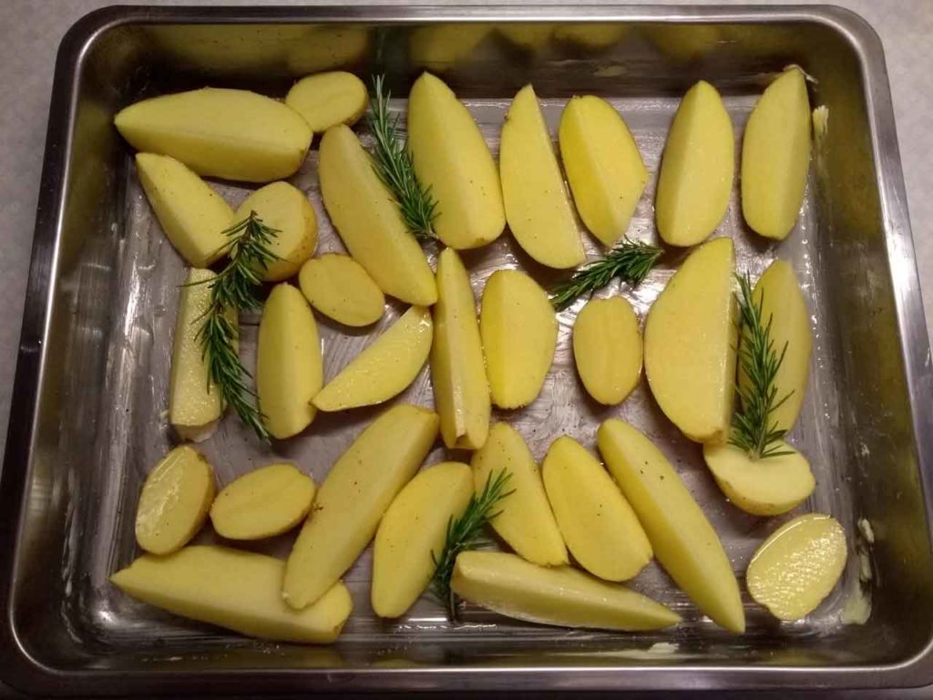 Kartoffelecken in der Fettpfanne