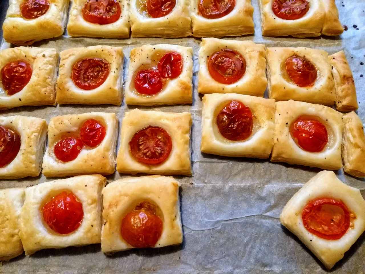 Blätterteig Tomaten-Quadrolinos - Holzbackofenrezepte