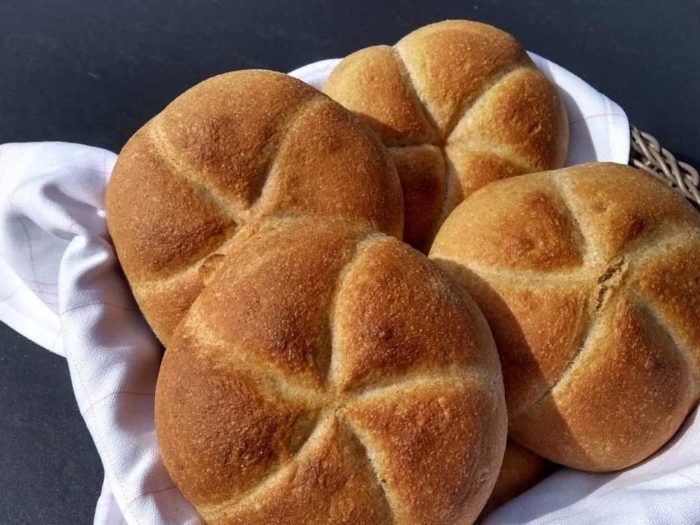Vollkornbrötchen aus Weizenmehl (Vollkornsemmel) Vollkornbrötchen aus Weizenmehl (Vollkornsemmel)